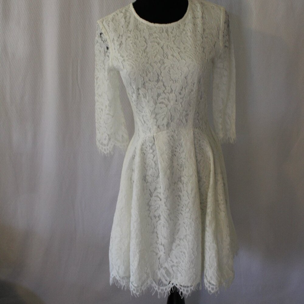 SALE Lulus Lace Mini Dress WHITE 1/2 Sleeve Scalloped Hem SMALL S EUC SKATER